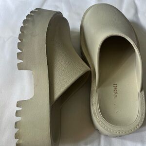 Jeffrey Campbell Beige platform mules